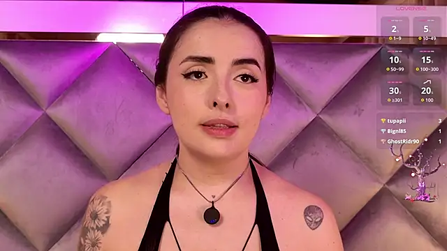 Snapshot of _giggy_2 chatting on 11.05.25 giggy 2 online show from 11.05.25