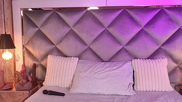 Snapshot of _giggy_2 chatting on 11.14.25 giggy 2 online show from 11.14.25