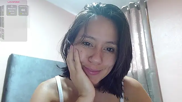 Snapshot of LunaaMorena chatting on 04.15.26 LunaaMorena online show from 04.15.26