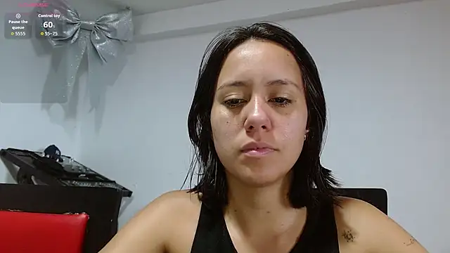 Snapshot of LunaaMorena chatting on 04.16.26 LunaaMorena online show from 04.16.26