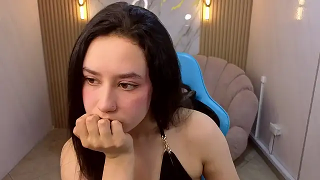 Snapshot of Aleja05_b chatting on 11.15.25 Aleja05 b online show from 11.15.25