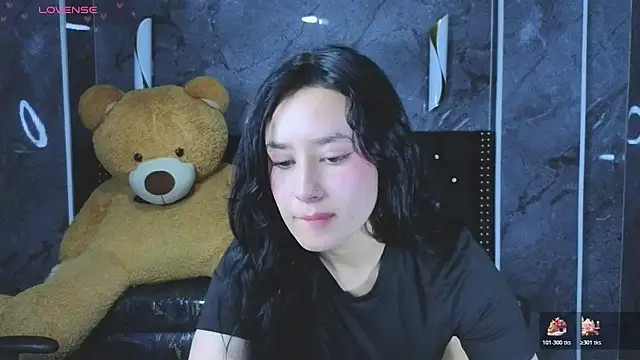 Snapshot of Aleja05_b chatting on 12.14.25 Aleja05 b online show from 12.14.25