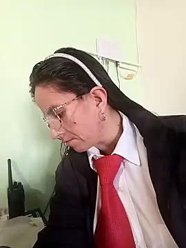 Snapshot of Valentina--1 chatting on 11.13.25 Valentina--1 online show from 11.13.25