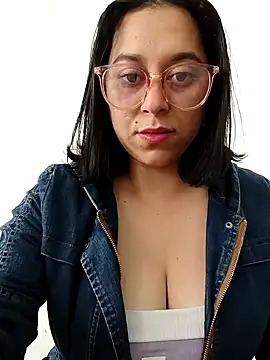 Snapshot of Caroline-17 chatting on 11.01.25 Caroline-17 online show from 11.01.25