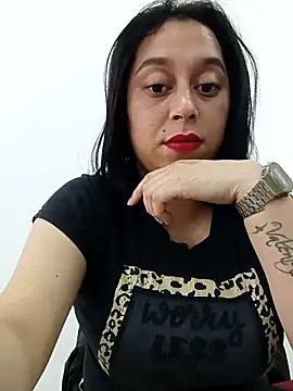 Snapshot of Caroline-17 chatting on 11.11.25 Caroline-17 online show from 11.11.25