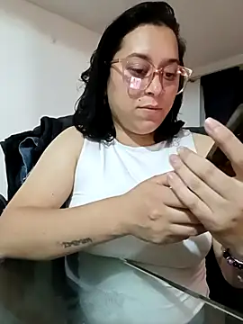 Snapshot of Caroline-17 chatting on 11.16.25 Caroline-17 online show from 11.16.25