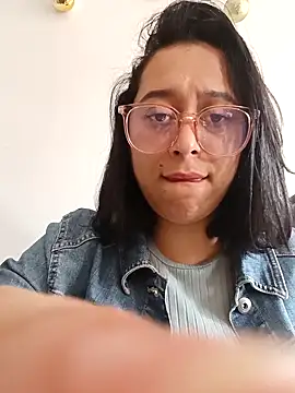 Snapshot of Caroline-17 chatting on 11.21.25 Caroline-17 online show from 11.21.25