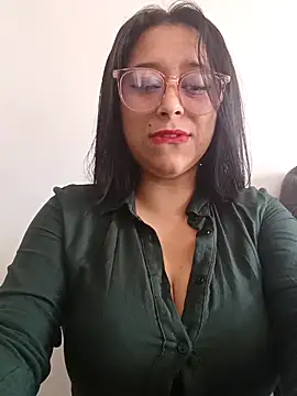 Snapshot of Caroline-17 chatting on 11.22.25 Caroline-17 online show from 11.22.25