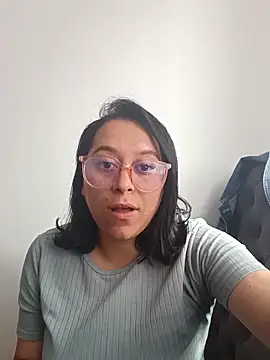 Snapshot of Caroline-17 chatting on 11.23.25 Caroline-17 online show from 11.23.25