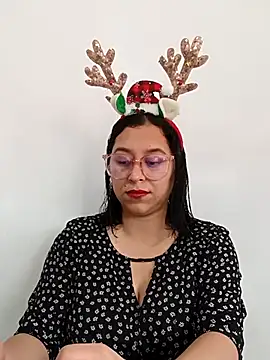 Snapshot of Caroline-17 chatting on 12.05.25 Caroline-17 online show from 12.05.25