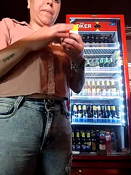 Snapshot of Caroline-17 chatting on 12.18.25 Caroline-17 online show from 12.18.25