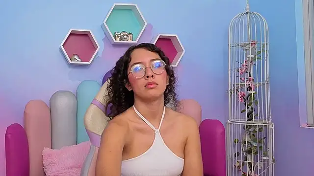 Snapshot of Sasha-Monroe chatting on 10.26.25 Sasha-Monroe online show from 10.26.25