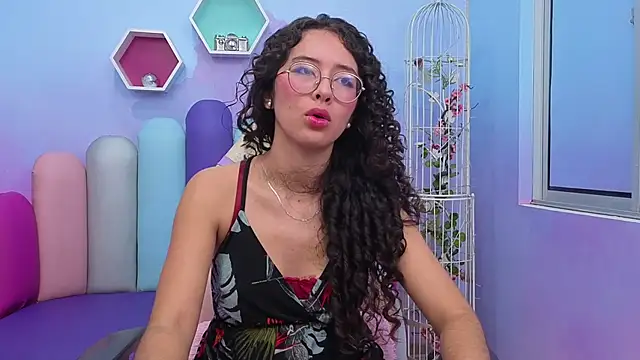 Snapshot of Sasha-Monroe chatting on 11.22.25 Sasha-Monroe online show from 11.22.25