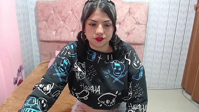 Snapshot of Victoria_Alvarez chatting on 11.03.25 Victoria Alvarez online show from 11.03.25