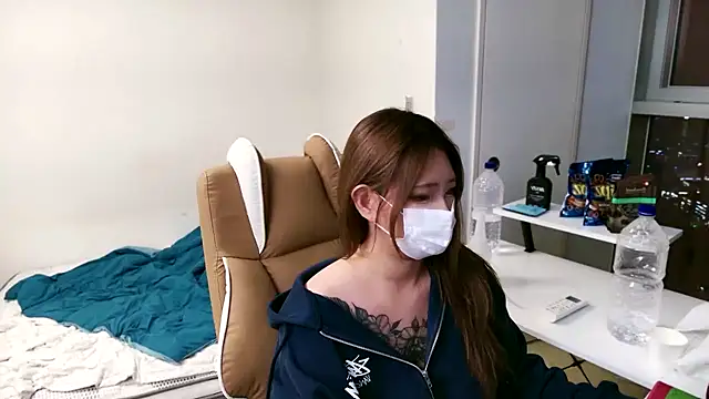 Snapshot of Milk_Sola chatting on 10.26.25 Milk Sola online show from 10.26.25