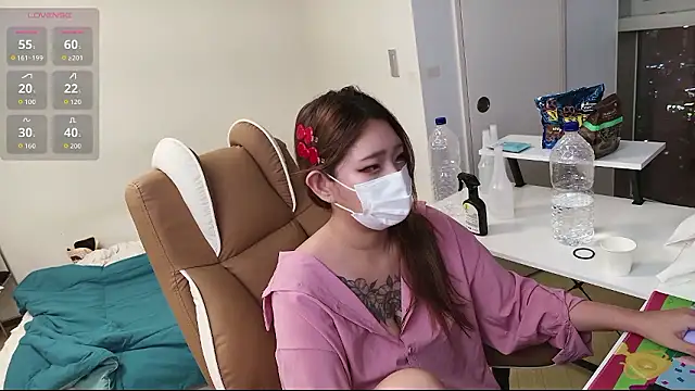 Snapshot of Milk_Sola chatting on 10.27.25 Milk Sola online show from 10.27.25