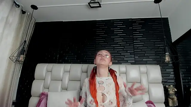 EmilyyRed online show from 10.25.25