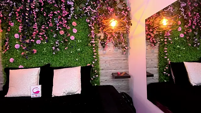 EmilyyRed online show from 11.08.25