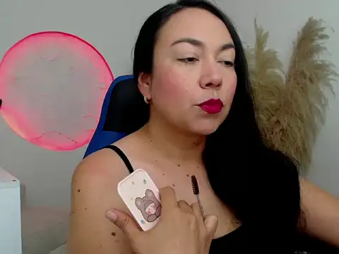 Snapshot of Yadis_hot chatting on 11.10.25 Yadis hot online show from 11.10.25