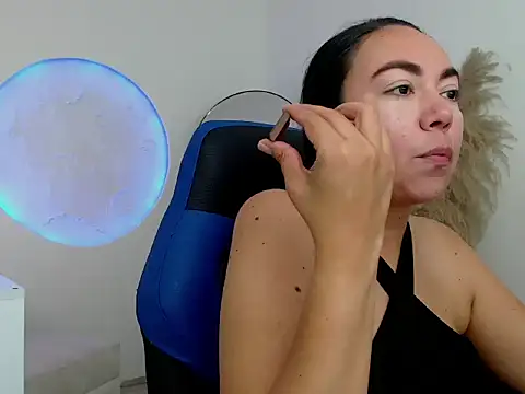 Snapshot of Yadis_hot chatting on 11.11.25 Yadis hot online show from 11.11.25