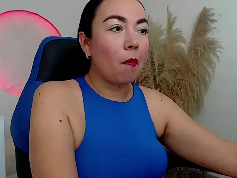 Snapshot of Yadis_hot chatting on 11.12.25 Yadis hot online show from 11.12.25