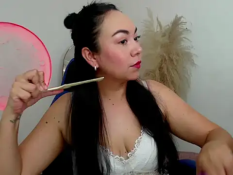 Snapshot of Yadis_hot chatting on 11.14.25 Yadis hot online show from 11.14.25