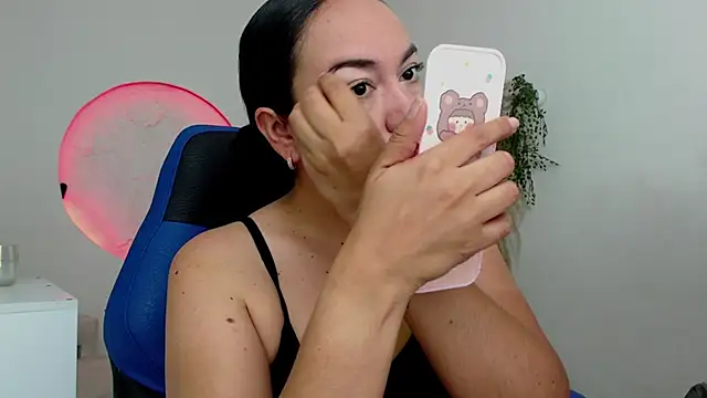 Snapshot of Yadis_hot chatting on 11.25.25 Yadis hot online show from 11.25.25