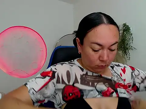 Snapshot of Yadis_hot chatting on 12.01.25 Yadis hot online show from 12.01.25