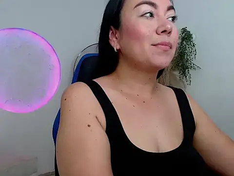 Snapshot of Yadis_hot chatting on 12.02.25 Yadis hot online show from 12.02.25