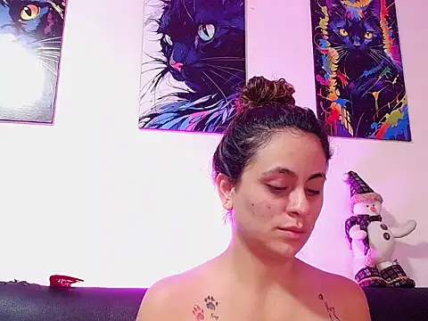 Caroline Jons online show from 11.24.25