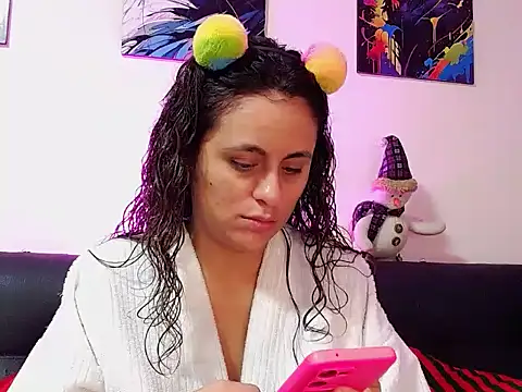 Caroline Jons online show from 11.28.25