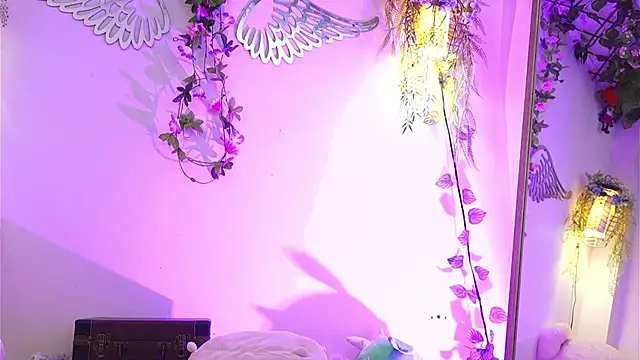 Snapshot of ISA_NIXON chatting on 11.30.25 ISA NIXON online show from 11.30.25