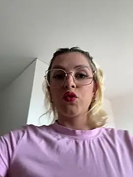 Snapshot of loremusis- chatting on 11.06.25 loremusis- online show from 11.06.25