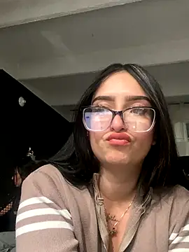 Snapshot of Kloe_Novoa chatting on 11.22.25 Kloe Novoa online show from 11.22.25