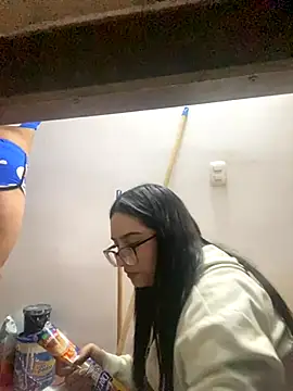 Snapshot of Kloe_Novoa chatting on 11.27.25 Kloe Novoa online show from 11.27.25