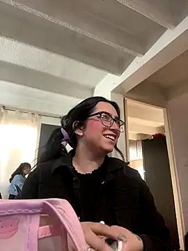 Snapshot of Kloe_Novoa chatting on 12.15.25 Kloe Novoa online show from 12.15.25