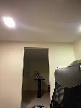 Snapshot of Kloe_Novoa chatting on 04.01.26 Kloe Novoa online show from 04.01.26