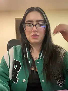 Snapshot of Kloe_Novoa chatting on 04.01.26 Kloe Novoa online show from 04.01.26