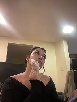 Snapshot of Kloe_Novoa chatting on 04.07.26 Kloe Novoa online show from 04.07.26