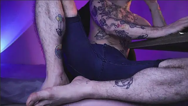 Snapshot of TokyoHatsumoto chatting on 11.29.25 TokyoHatsumoto online show from 11.29.25