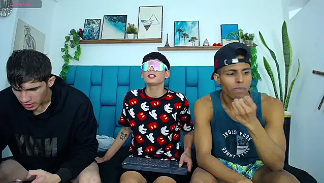 Hot Boys Latinos X online show from 12.19.25