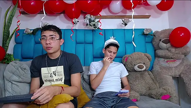 Hot Boys Latinos X online show from 02.14.26