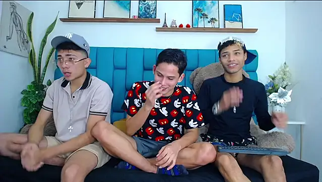 Hot Boys Latinos X online show from 02.23.26