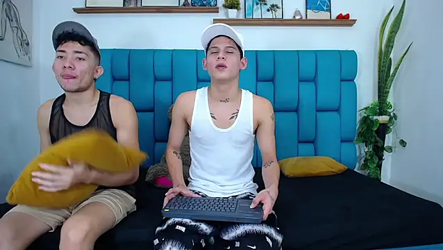 Hot Boys Latinos X online show from 04.10.26