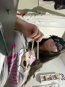 Snapshot of crazzyanne chatting on 12.18.25 crazzyanne online show from 12.18.25