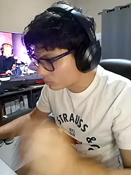 Snapshot of Ais_B10 chatting on 11.20.25 Ais B10 online show from 11.20.25