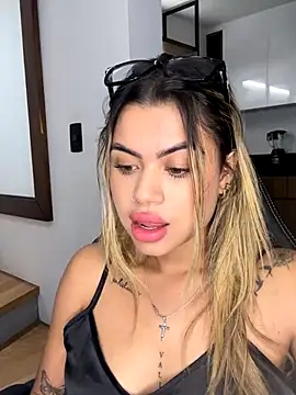 Snapshot of Alanna-foxx chatting on 10.30.25 Alanna-foxx online show from 10.30.25