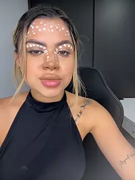 Snapshot of Alanna-foxx chatting on 11.01.25 Alanna-foxx online show from 11.01.25