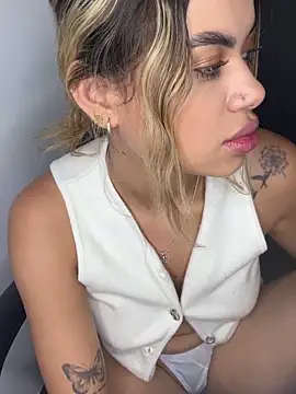 Snapshot of Alanna-foxx chatting on 11.05.25 Alanna-foxx online show from 11.05.25