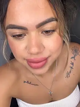 Snapshot of Alanna-foxx chatting on 11.07.25 Alanna-foxx online show from 11.07.25